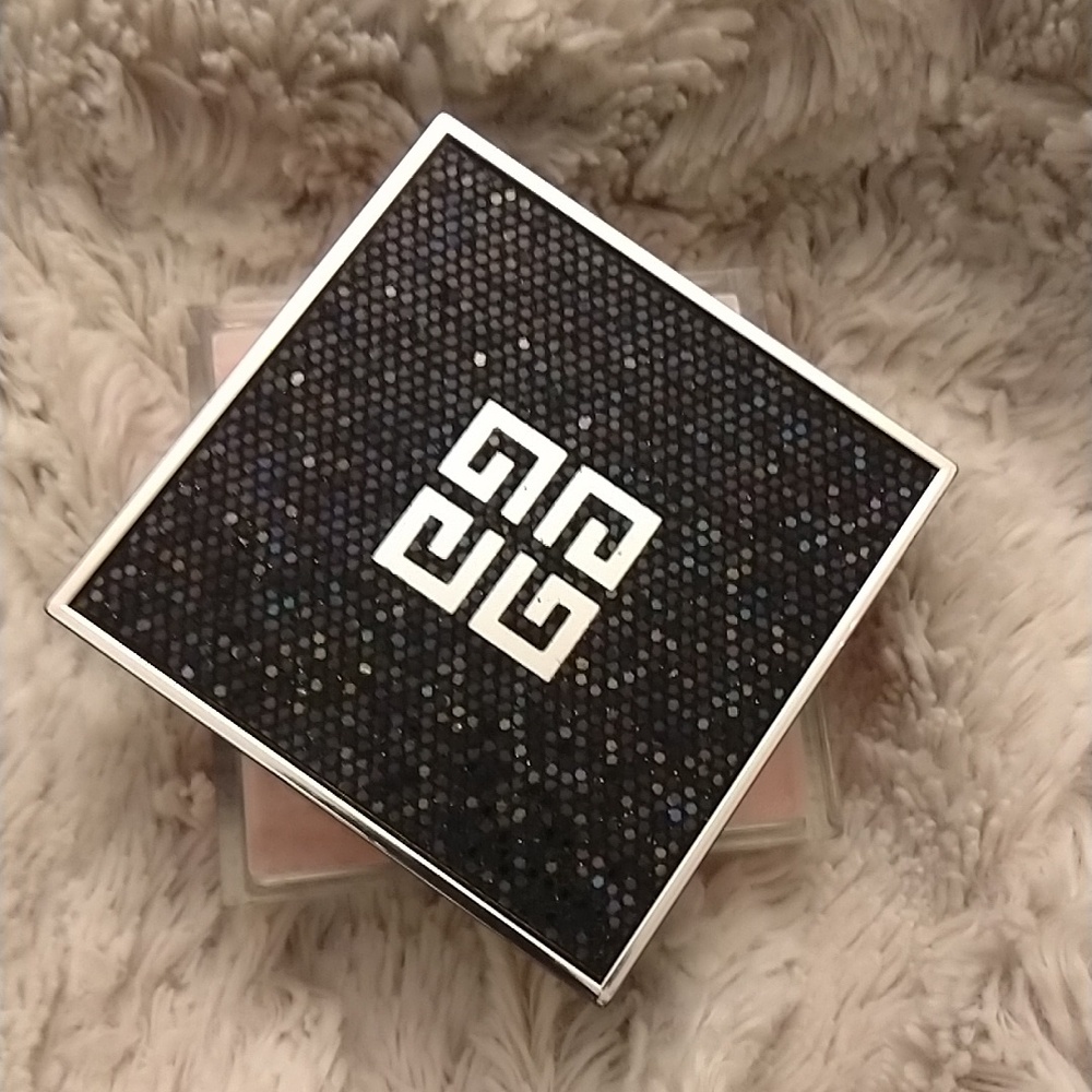 LE Givenchy Prisme Libre Powder 4 in 1 : Rare #9 Eclats de Rose ✨ New/Unopened ✨
